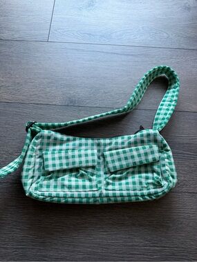 baggu green white gingham cargo shoulder bag